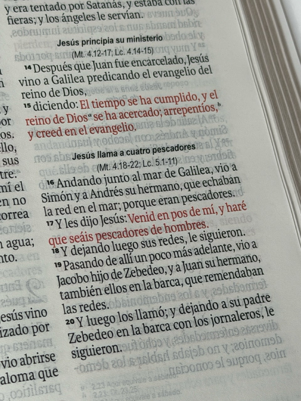 Biblia RVR60 de Obsequios y premios Coral Mariposa con cierre