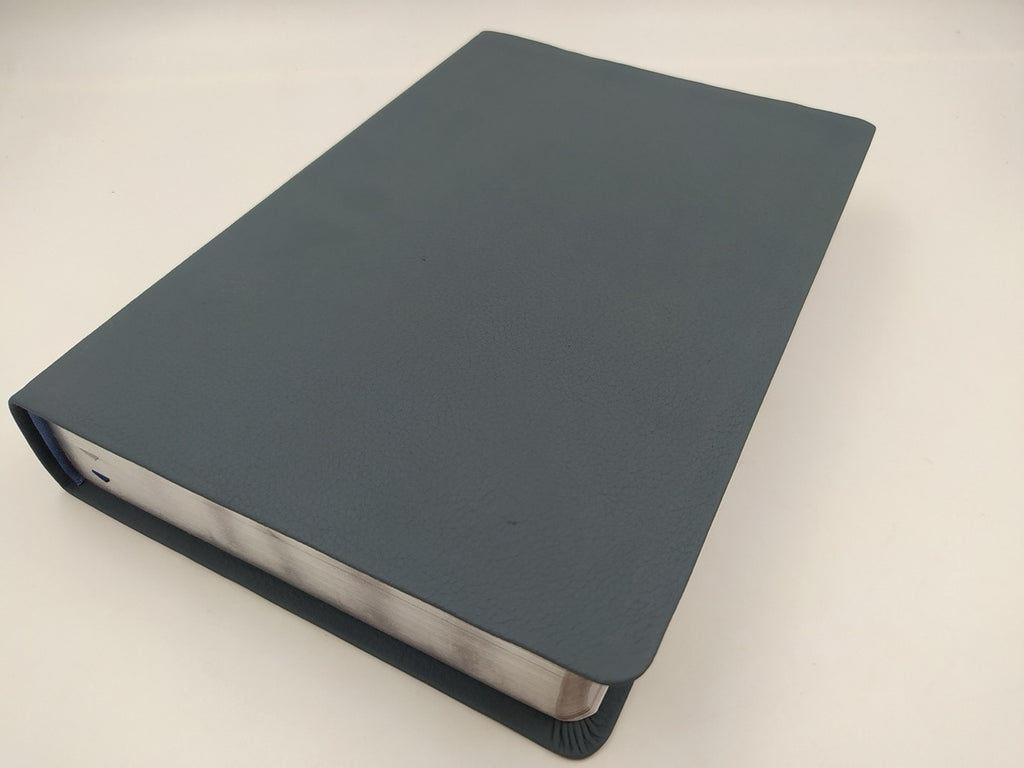 Biblia NBLA de Estudio MacArthur Piel Genuina Azul Pizarra Interior a Dos Colores