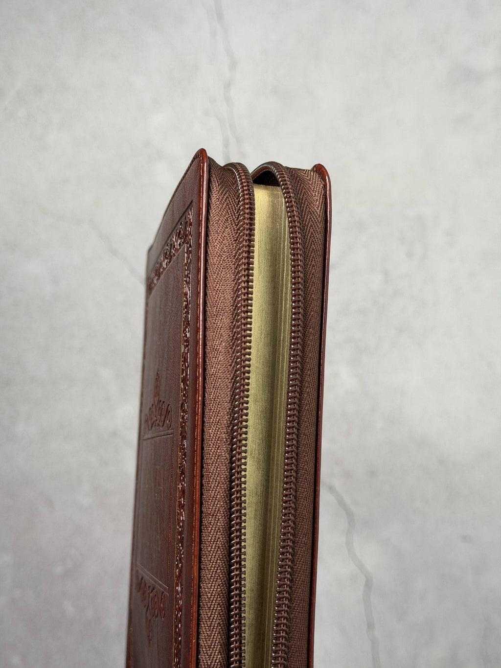 Biblia RVR60 de Obsequios y premios Marrón elegante con cierre
