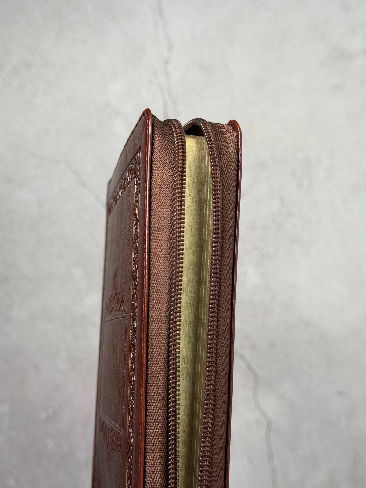 Biblia RVR60 de Obsequios y premios Marrón elegante con cierre